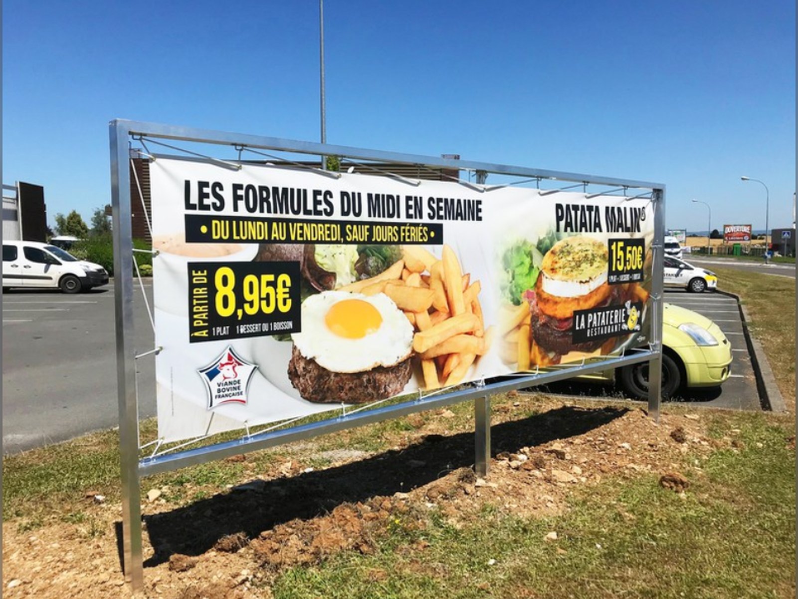 Panneau publicitaire grand format — restauration