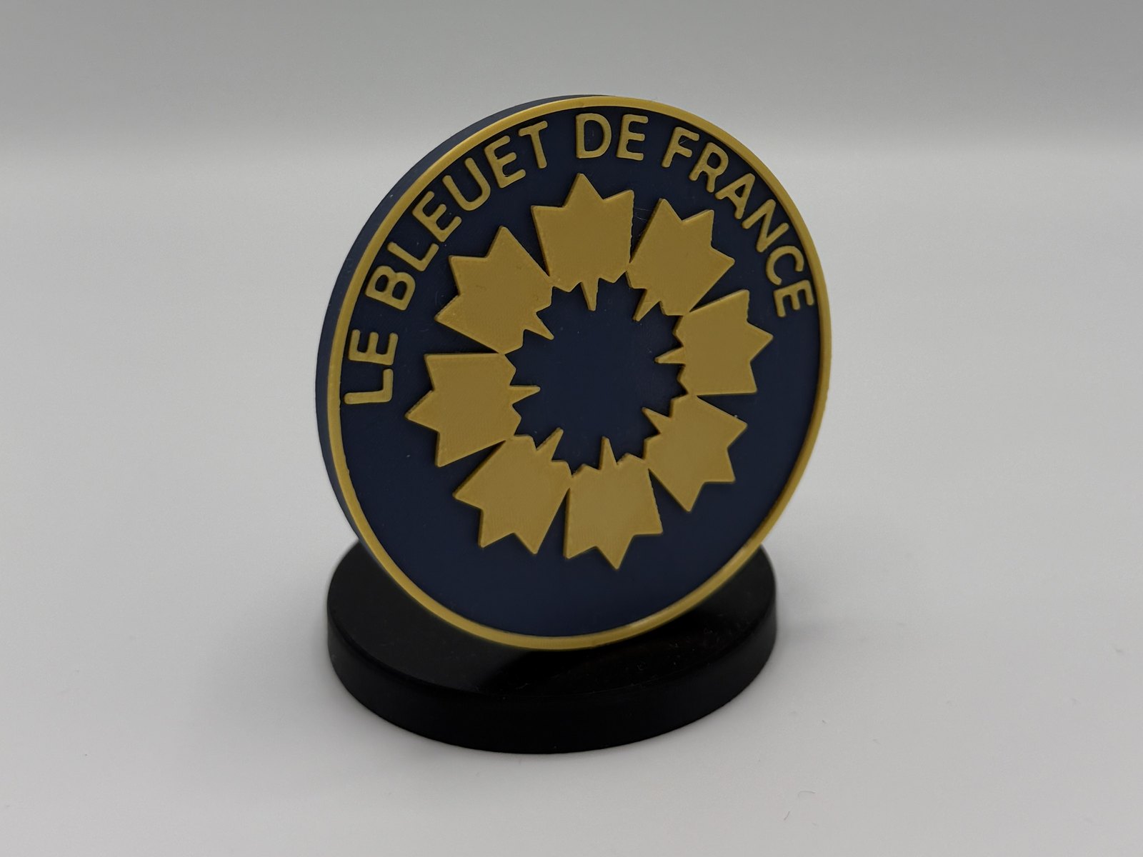 Insigne relief sur socle — Bleuet de France