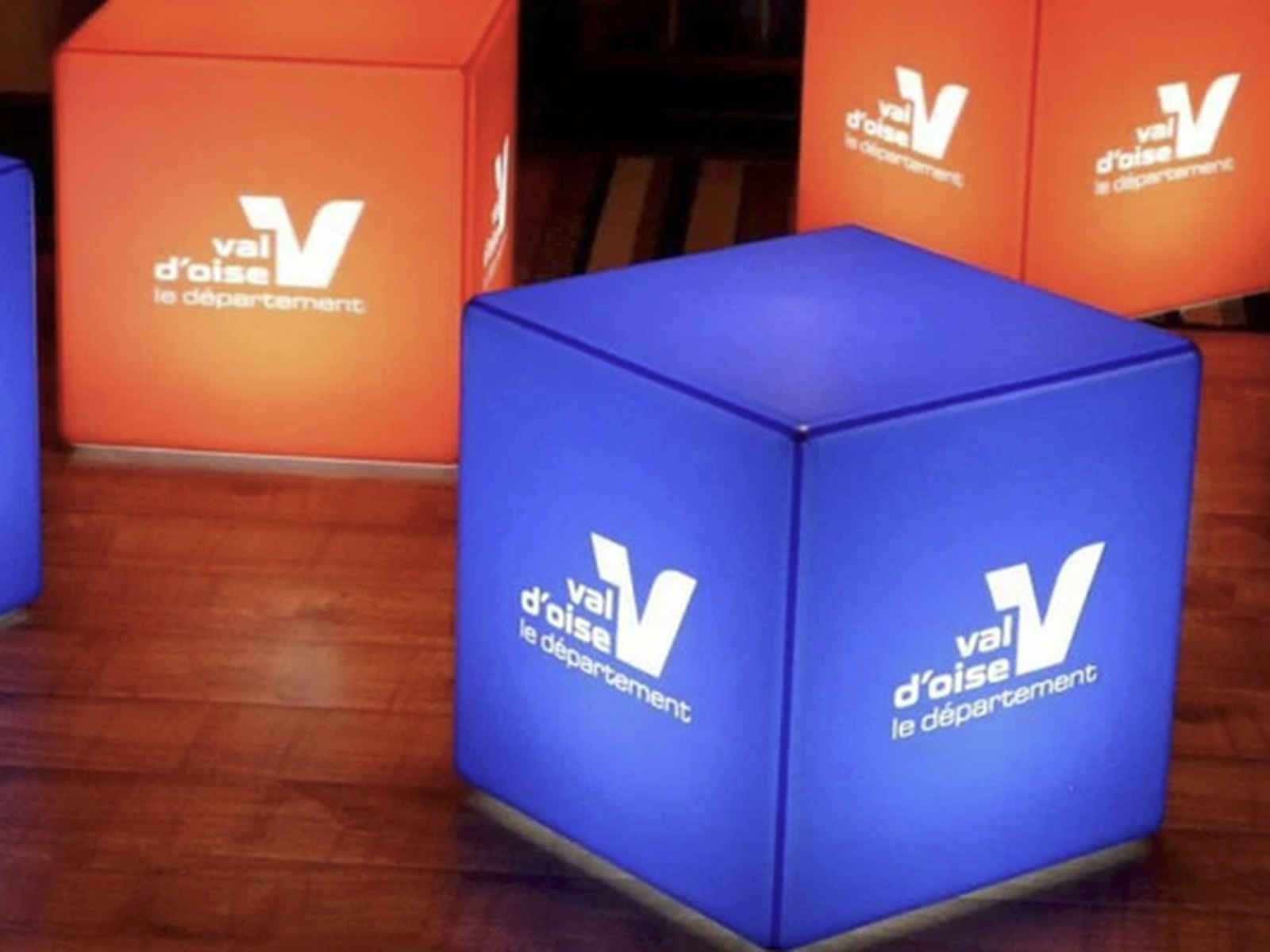 Cubes lumineux personnalisés — Val d'Oise