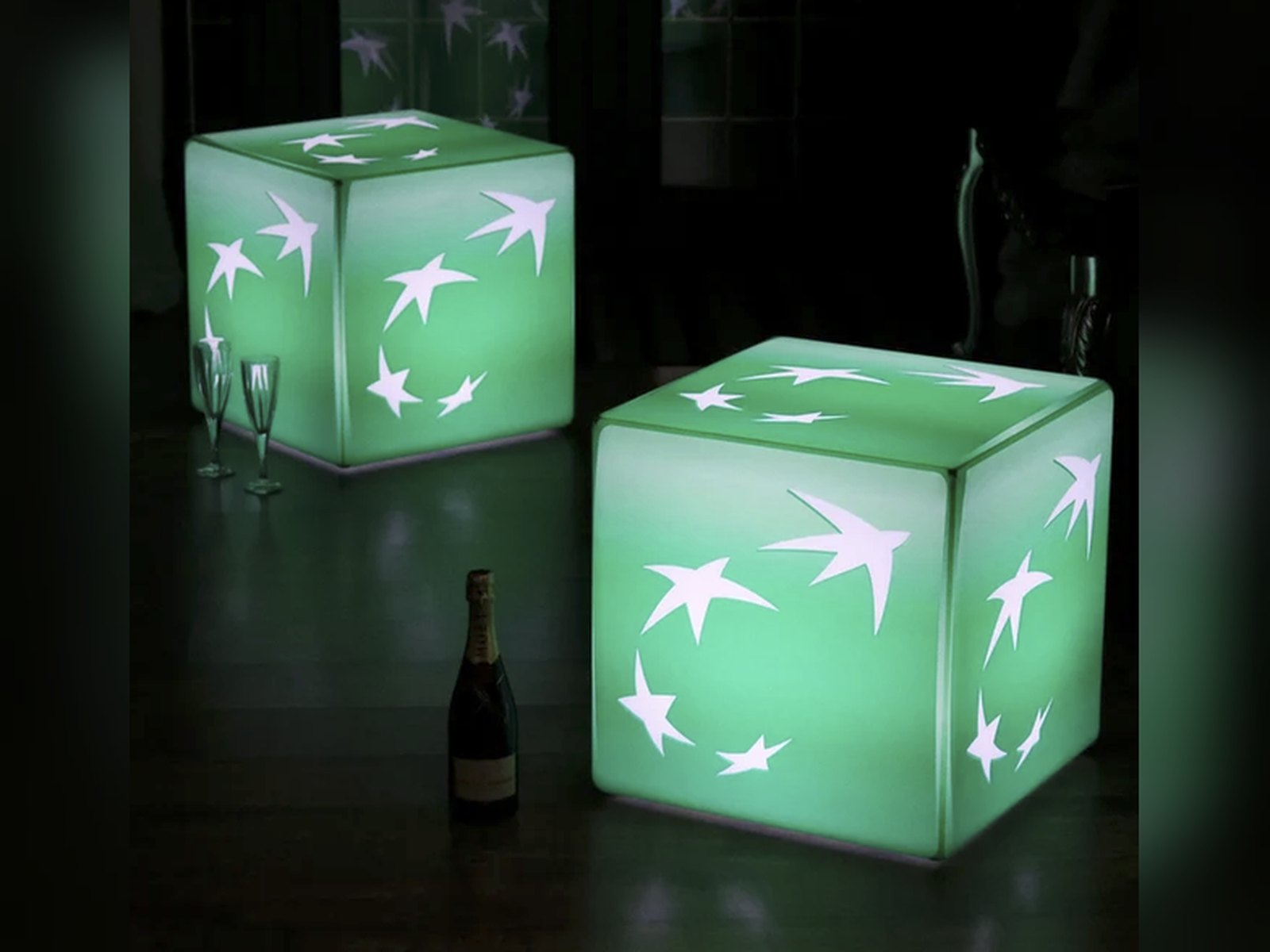 Cubes lumineux décorés — événementiel