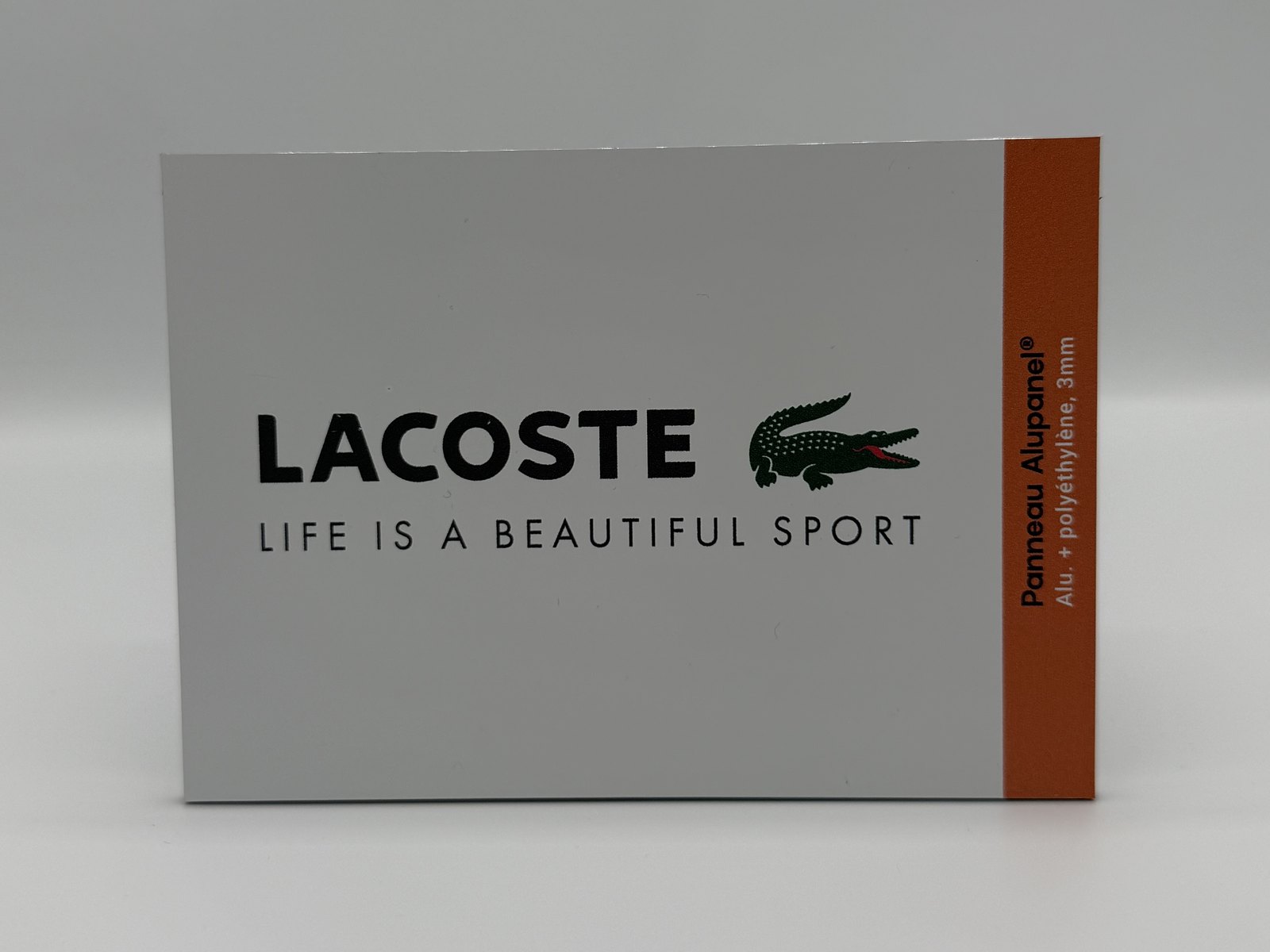 Panneau Alupanel — boutique Lacoste